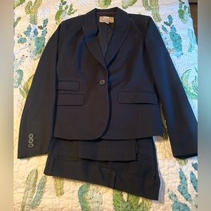 Banana Republic, ladies size 6 suit set, navy blue, like new